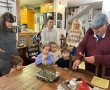  עיריית ראשון לציון קיימה במהלך החג מאות הדלקות נרות חנוכה עם שורדות ושורדי שואה ואזרחים ותיקים ללא עורף משפחתי