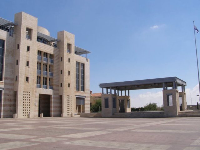 	 עיריית ירושלים בכיכר ספרא. צילום: Daniel Baránek via Wikipedia