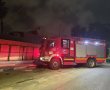בלב העיר העתיקה: שריפה ענקית פרצה במתחם צימרים