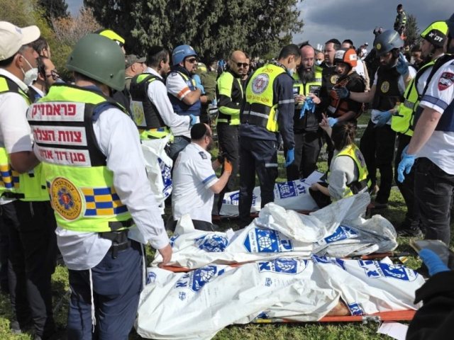 לראות ולבכות: השקיות נערמות | זק"א / מד"א
