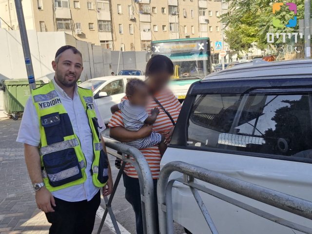 התינוק לאחר חילוצו | ידידים