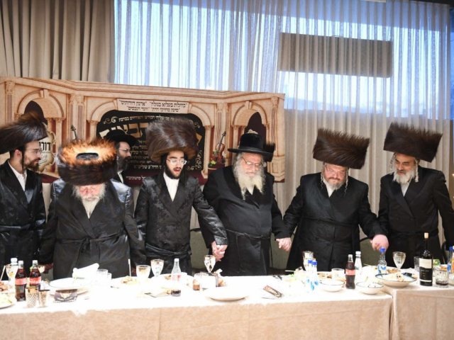 הגר"ש אלתר בשבע ברכות בבעלזא. אנשיל בעק
