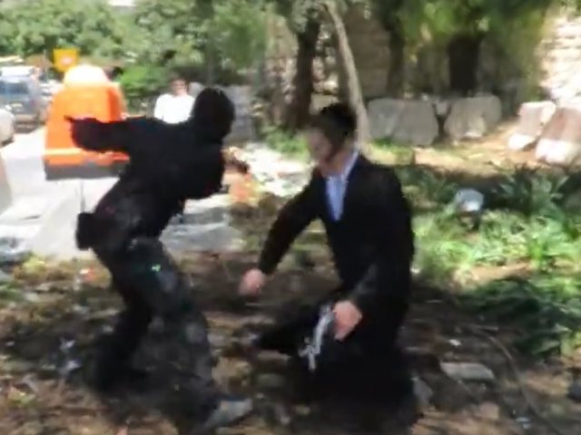 ההפגנה ליד לשכת הגיוס. פרסום לפי סעיף 27א לחוק זכויות יוצרים