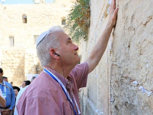 סם אמר בכותל | הקרן למורשת הכותל