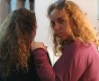 מאבק של אמא : בתה הפעוטה נשכחה ברכב הסעות ונשארה בחיים כנגד כל הסיכויים