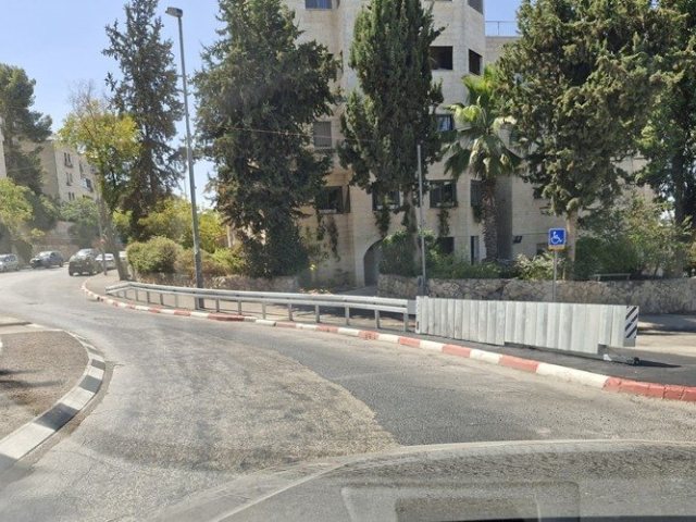 מעקות הבטיחות שהותקנו בעיקול | מינהל קהילתי הר נוף
