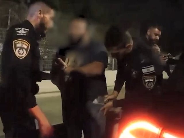 תפיסת גנבי הרכב. צילום: דוברות המשטרה