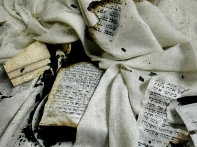 נזקי ההצתה בבית הכנסת | דוברות המשטרה