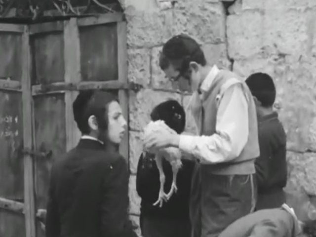 ההכנות לחגים בירושלים תשכ"ח. צילום: ארכיון הסרטים הישראלי
