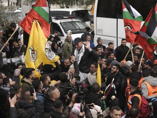 החגיגות ברמאללה  (צילום: AP Photo/Mahmoud Illean)