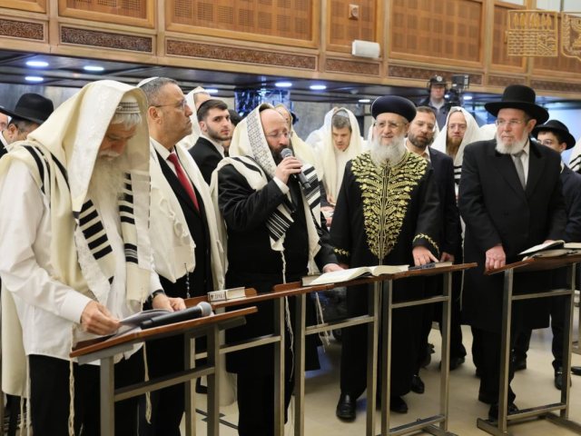 חלק מן המאושרים בכותל | דוברות הקרן למורשת הכותל