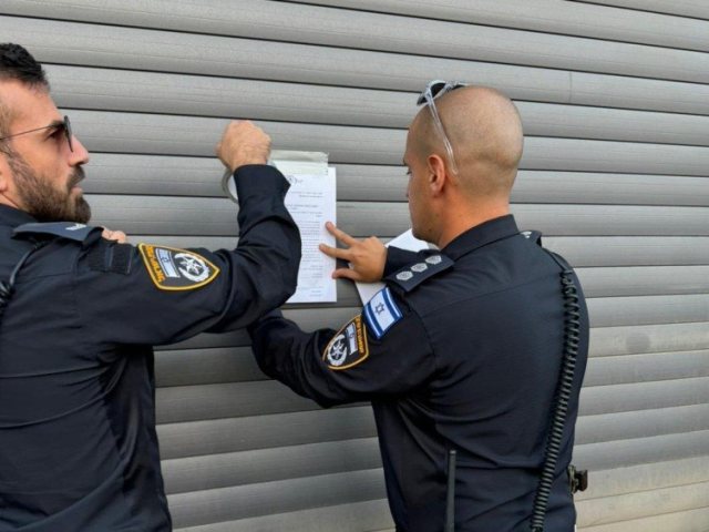 צו לסגירת העסק שהעסיק את השב"חית. צילום: דוברות המשטרה